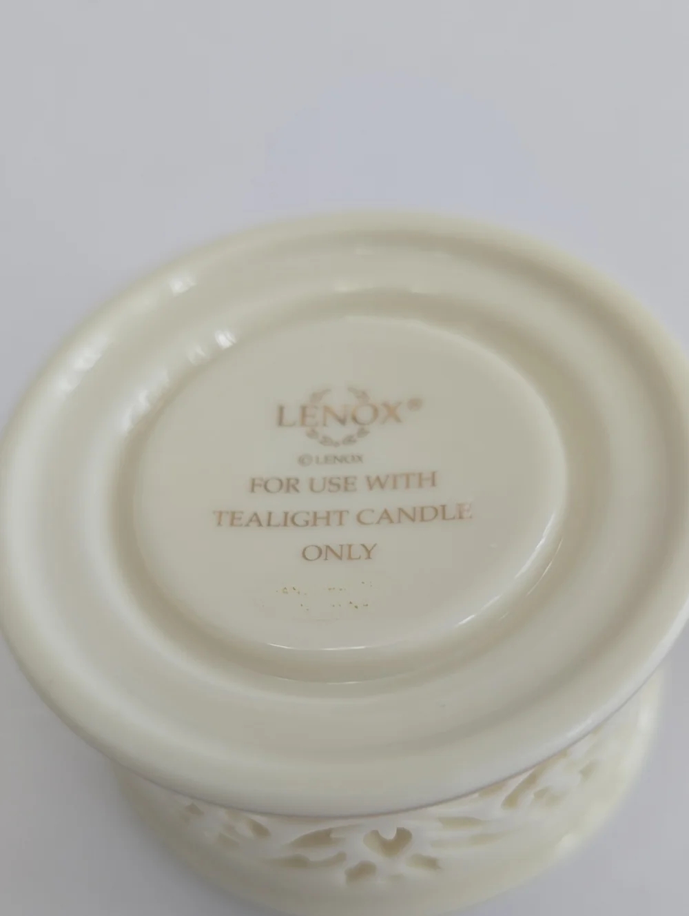 Lenox Pierced China Votive Tea Light Candle Holder With Lid Gold Trim Off White